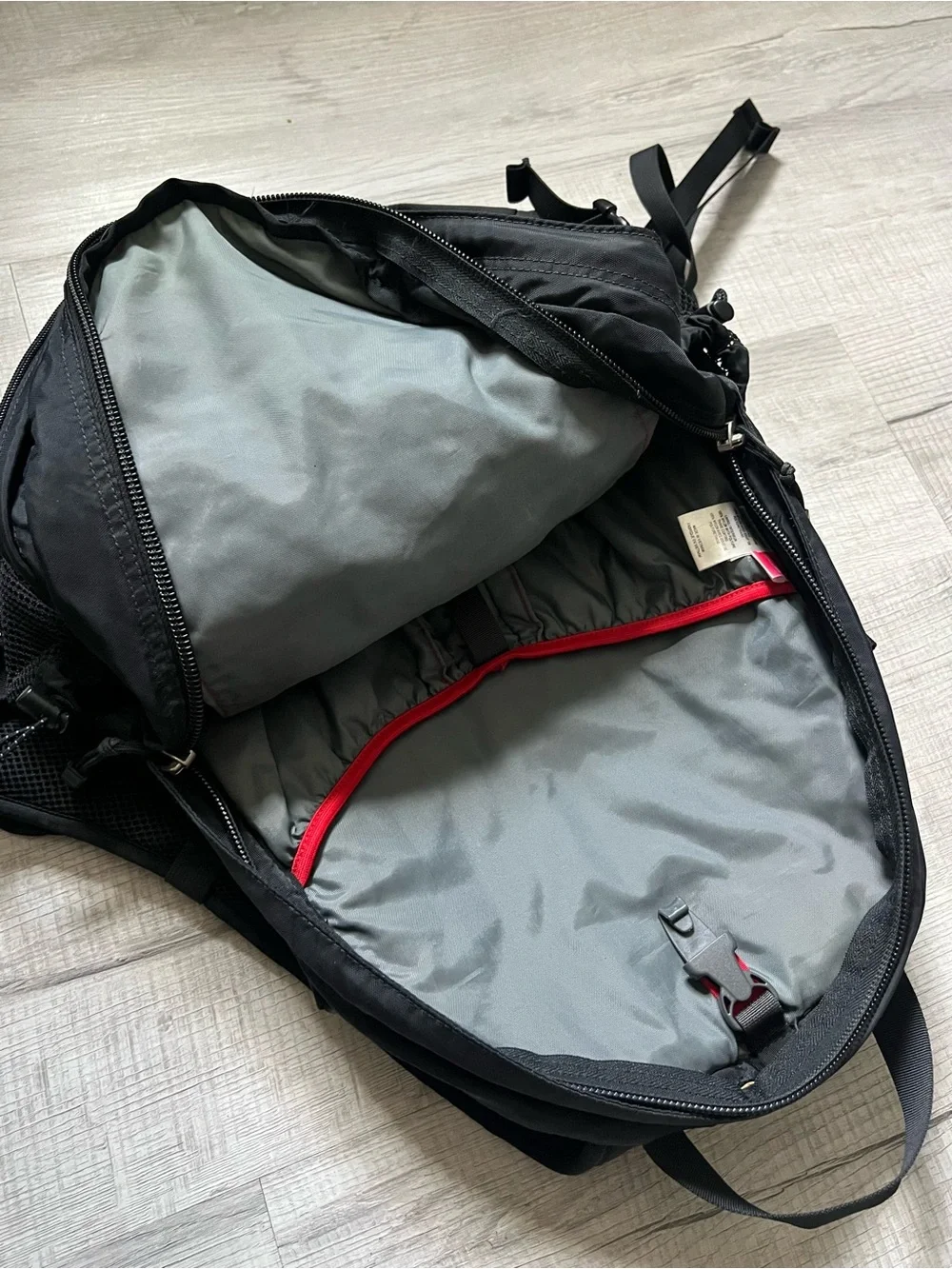 THE NORTH FACE BOREALIS Black Outdoor Daypack with Bungee Cord Front Gorpcore